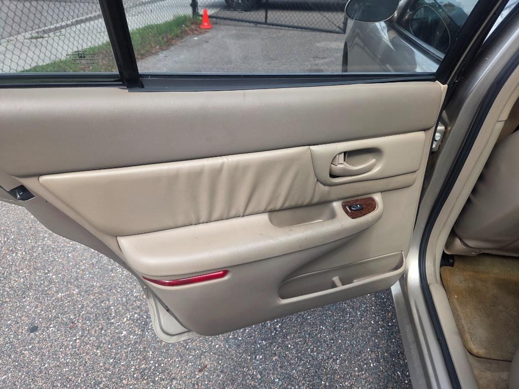 2003 Buick Century Custom - Photo 11