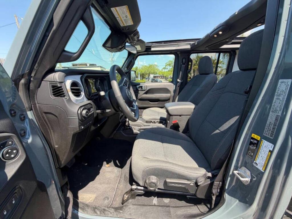 2025 Jeep Wrangler 4xe Sahara 4XE - Photo 15