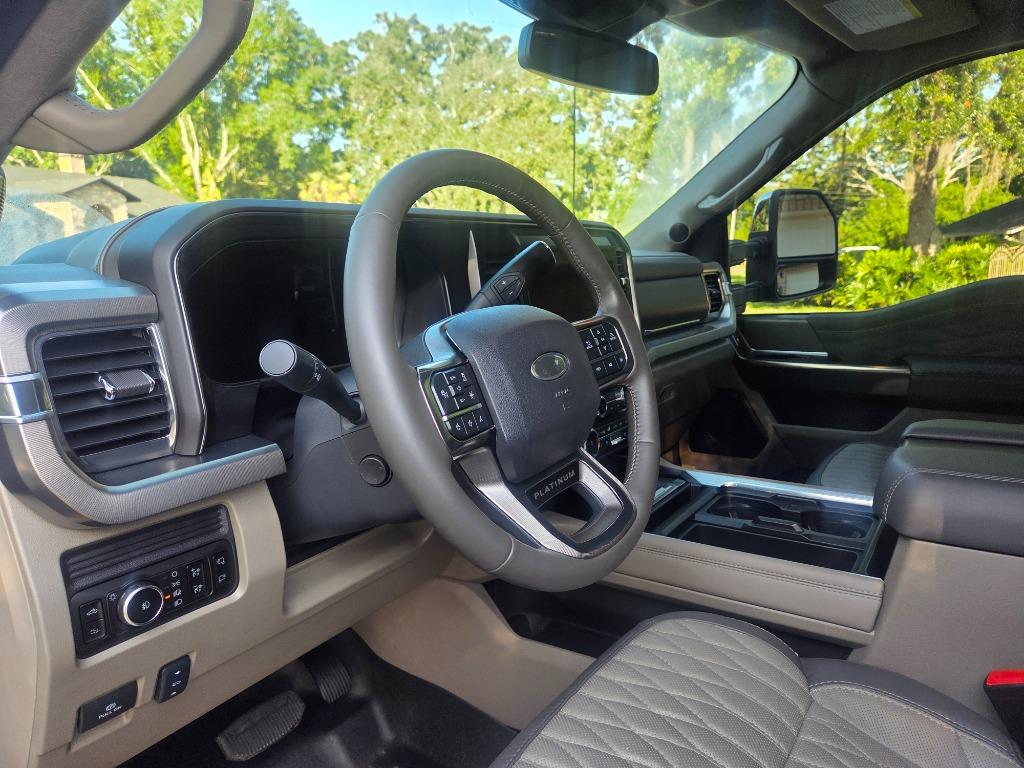 2026 Ford F-450 Super Duty Platinum - Photo 16