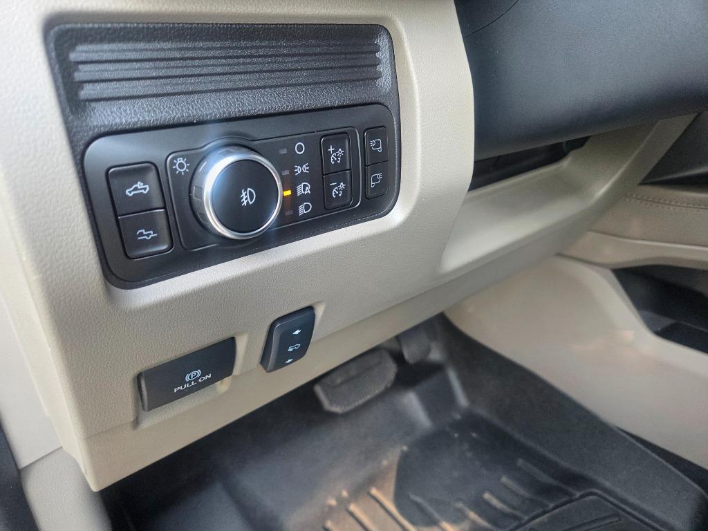2026 Ford F-450 Super Duty Platinum - Photo 17