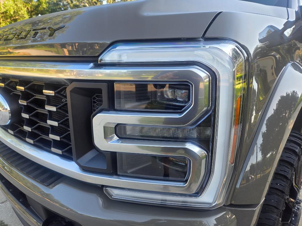 2026 Ford F-450 Super Duty Platinum - Photo 8