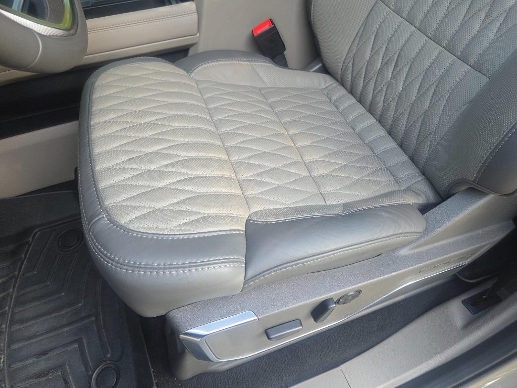 2026 Ford F-450 Super Duty Platinum - Photo 18