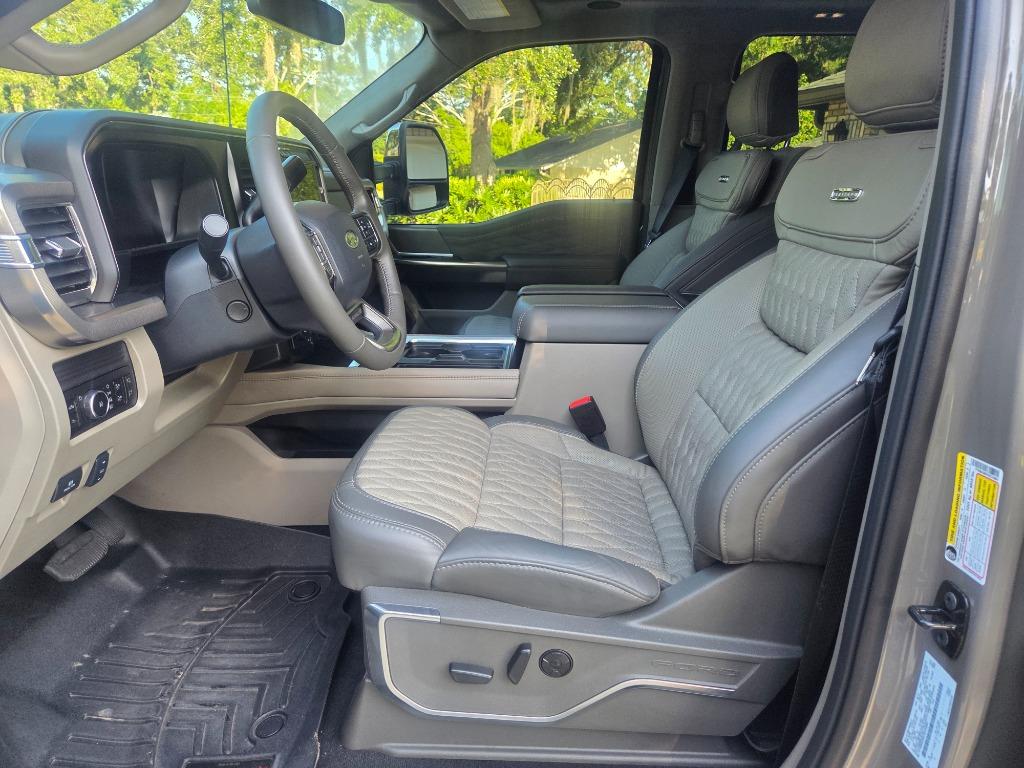 2026 Ford F-450 Super Duty Platinum - Photo 15