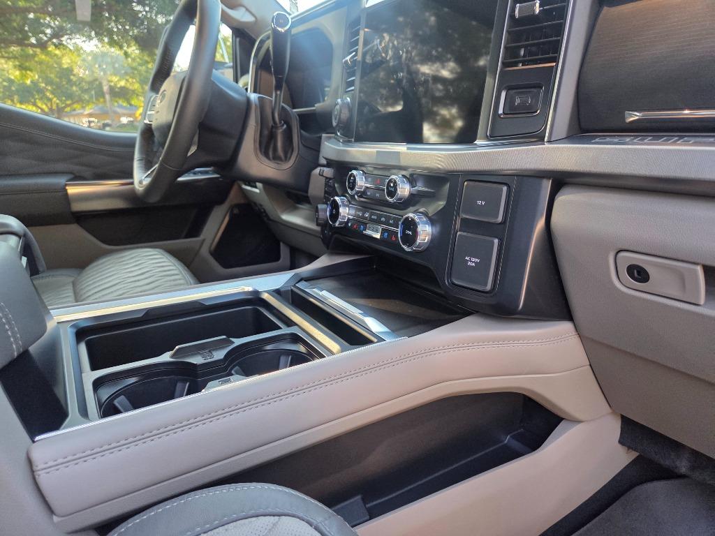 2026 Ford F-450 Super Duty Platinum - Photo 52