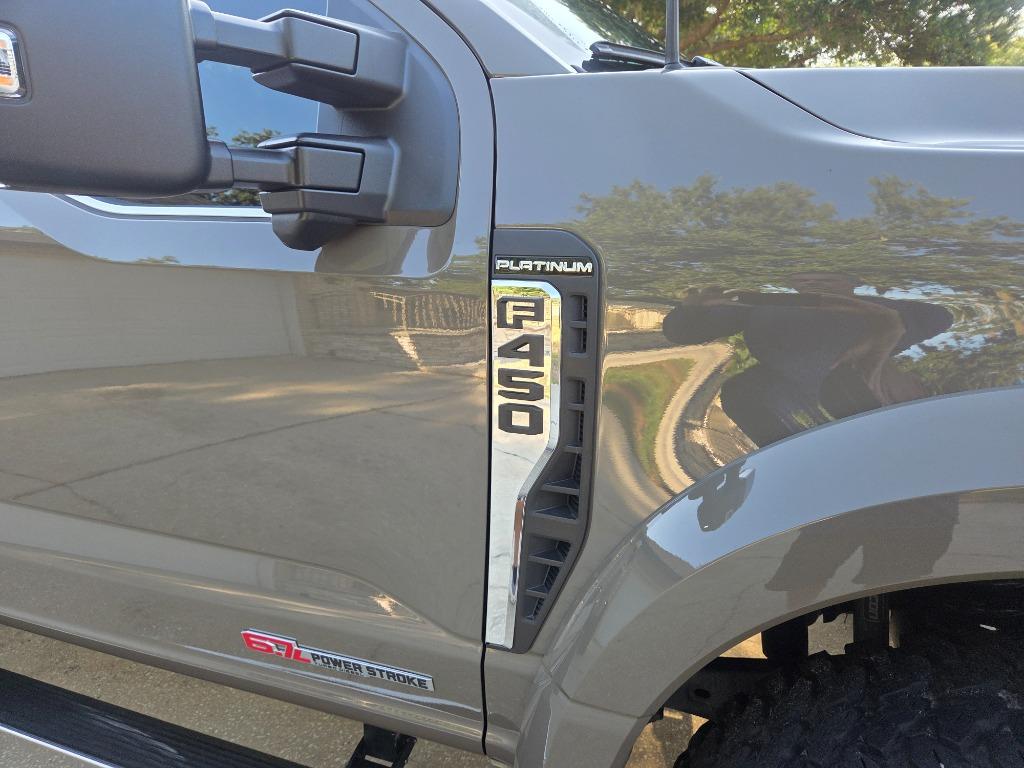 2026 Ford F-450 Super Duty Platinum - Photo 58
