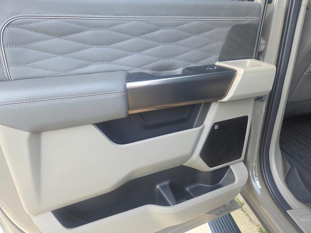 2026 Ford F-450 Super Duty Platinum - Photo 22